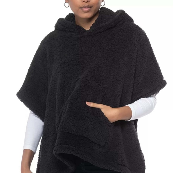 Jenni Hooded Sherpa Pocket Poncho Black - Picture 1 of 3
